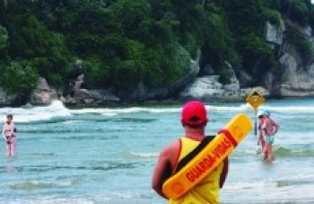 Corpo de Bombeiros abre 800 vagas de guarda-vidas