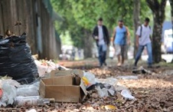 Após demissões, Suzano tem só 16 garis para fazer varrição