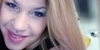 Corpo de mulher assassinada em casa é enterrado
