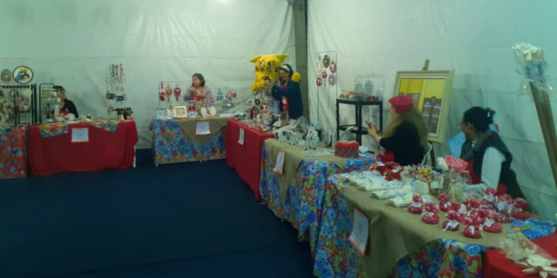 Quermesse tem artesãs da Oficina Divineira