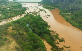 Justiça manda Samarco barrar lama do Rio Doce
