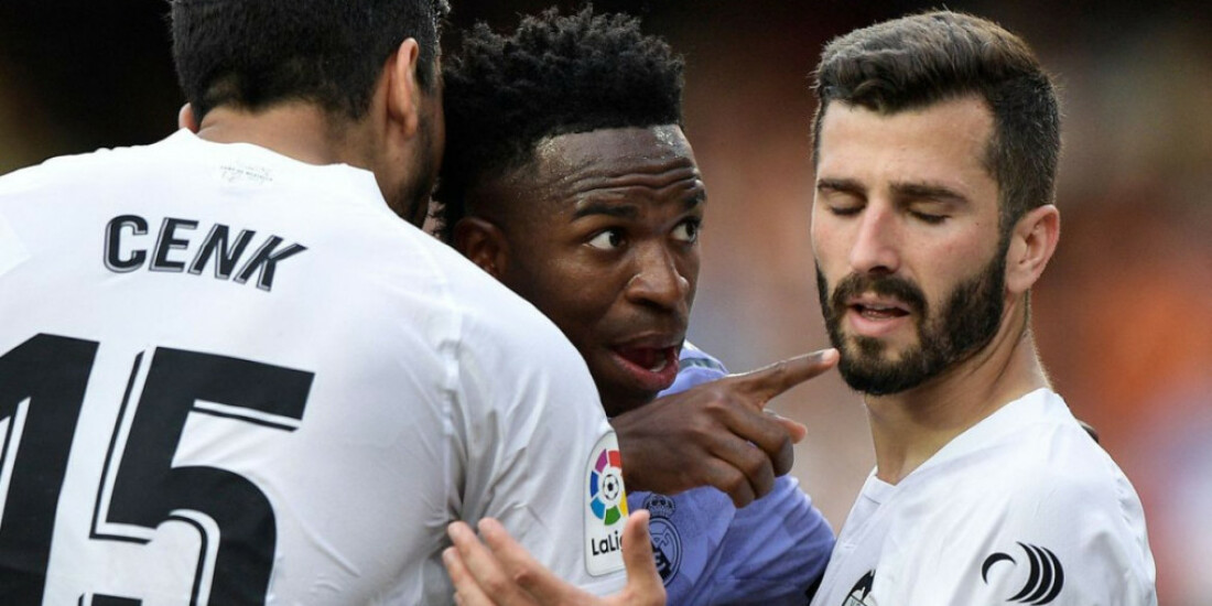 Vinicius Júnior pede punições a responsáveis por agressões racistas