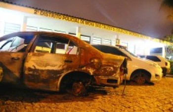 Ladrões tentam botar fogo em porteiro