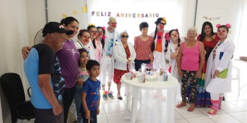 Voluntários dão novo colorido para as festas de aniversário na Vila Dignidade