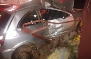 Um morre e 4 ficam feridos em acidente