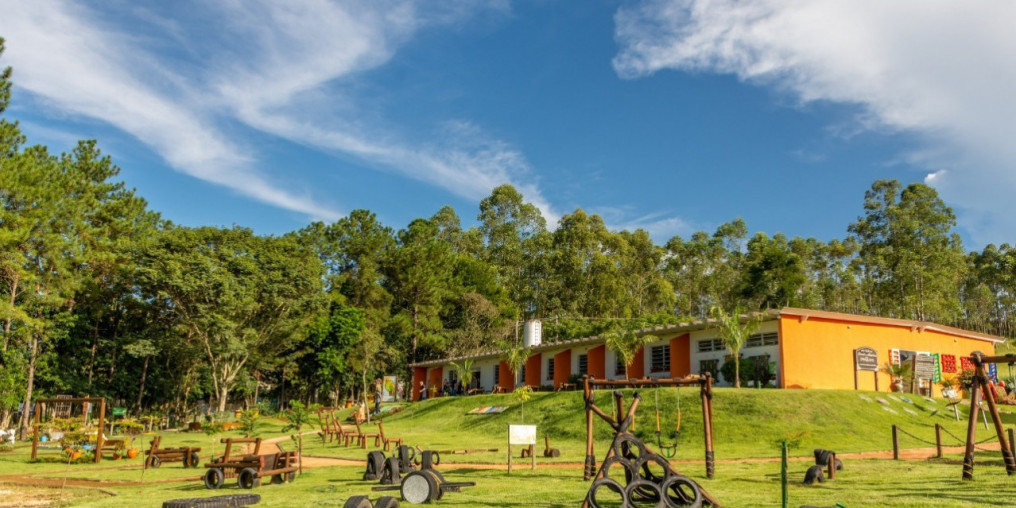 Escola da Natureza recebe visita de representantes