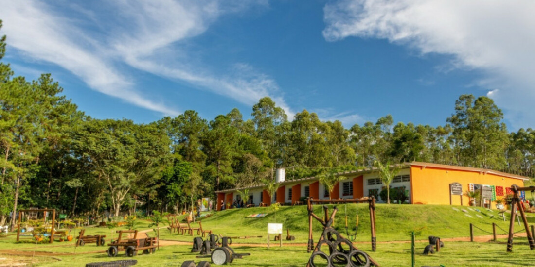Escola da Natureza recebe visita de representantes