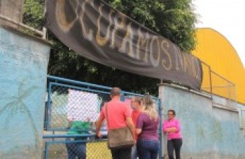 Direção pede que alunos deixem prédio poaense