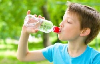 Pediatra orienta a como proteger os pequenos do calor intenso