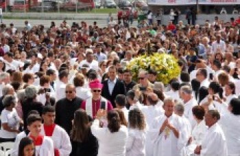 Bertaiolli participa de missa no 3º Evangelizai: