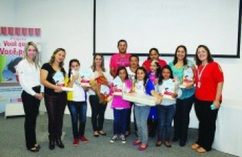Concurso premia 3 alunas da rede municipal de Mogi