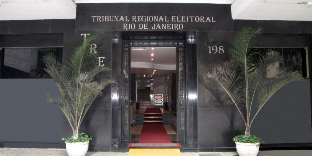 TRE-RJ suspende repasses ao candidato ao Senado Daniel Silveira