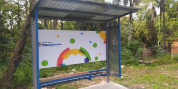 Cidade ganha 42 abrigos em pontos de parada de ônibus