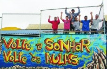 Alunos resolvem acabar com ocupação de escola em Poá
