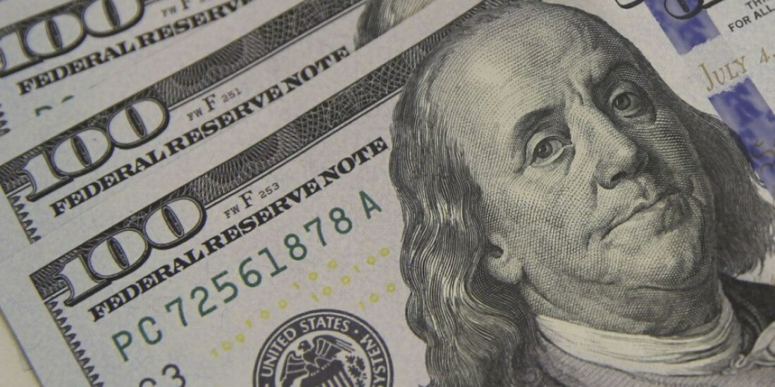 Dólar fecha a R$ 5,16 e vale mais do que euro