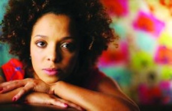 Guararema recebe show da cantora Anelis Assumpção neste domingo