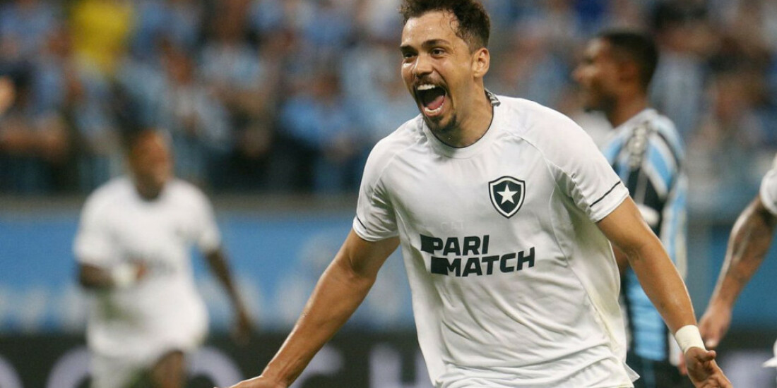 Brasileiro: Botafogo suporta pressão, bate Grêmio e segue soberano