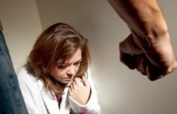 Violência contra a mulher: Ligue 180 registra 4,7 milhões de atendimentos em dez anos