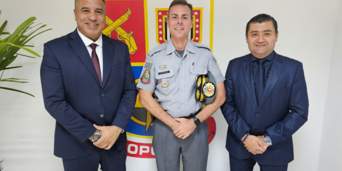 Prefeito prestigia solenidade na Central de Operações da Polícia Militar