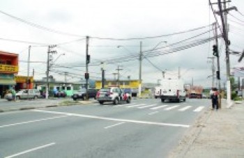 Suspeito de roubo é morto por policial