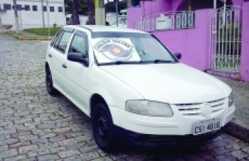 Três são pegos após furto de carro