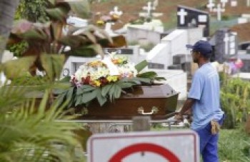 Coveiros suspendem realização de serviços no cemitério da Saudade