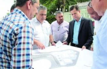 Obras da Fatec são iniciadas e prefeito já faz vistoria no local