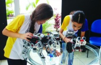 Alunos apresentam mostra de robótica
