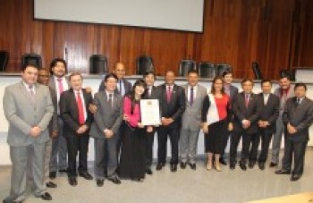 Noite de homenagem é marcada por emoção e reconhecimento