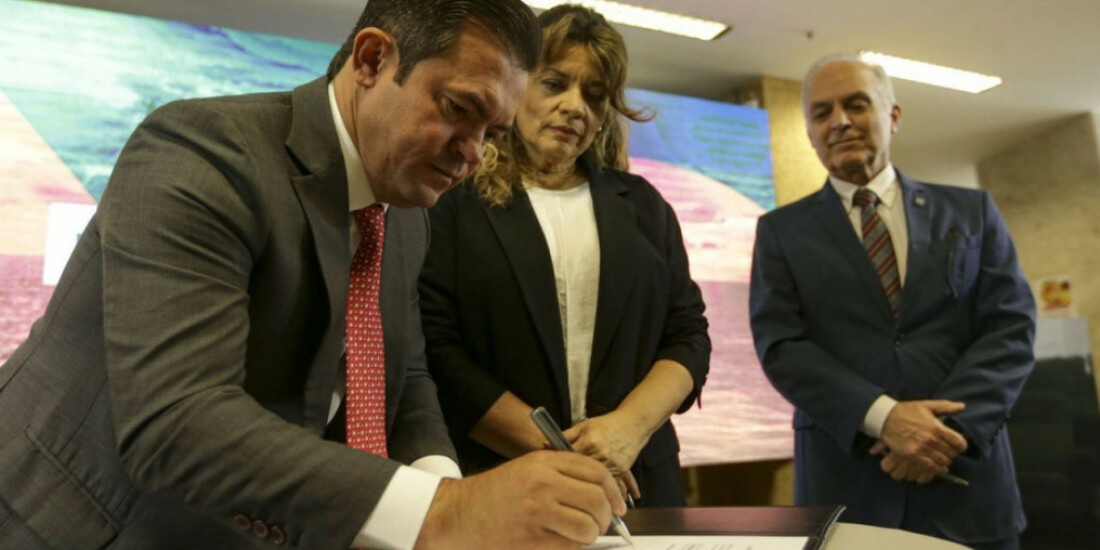 Governo assina contratos de exploração nas bacias de Campos e Santos