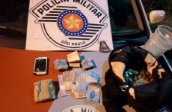 Bandidos são detidos pela PM após assalto