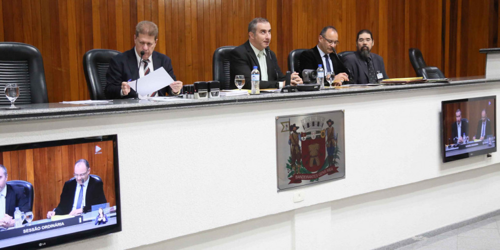 Vereadores aprovam Banco de Alimentos e doulas em partos