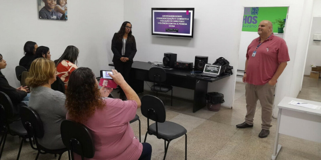 Espaço dos Conselhos recebe palestra sobre cuidados com idosos