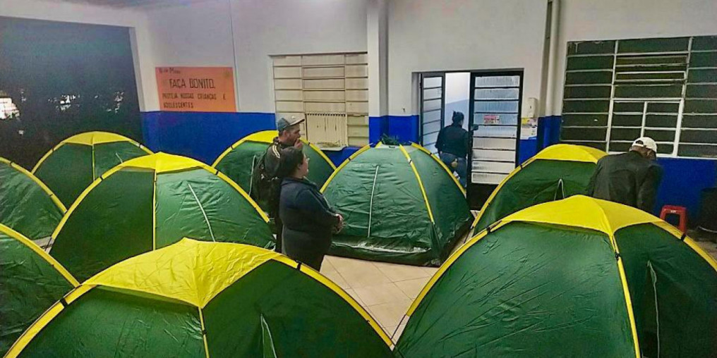 Acampamento Solidário atende pessoas em situação de rua