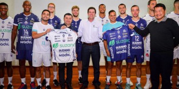 Prefeito prestigia evento de apresentação do Suzano Vôlei