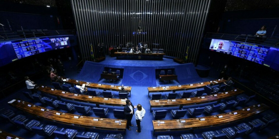 Senado aprova redução na idade mínima para laqueadura