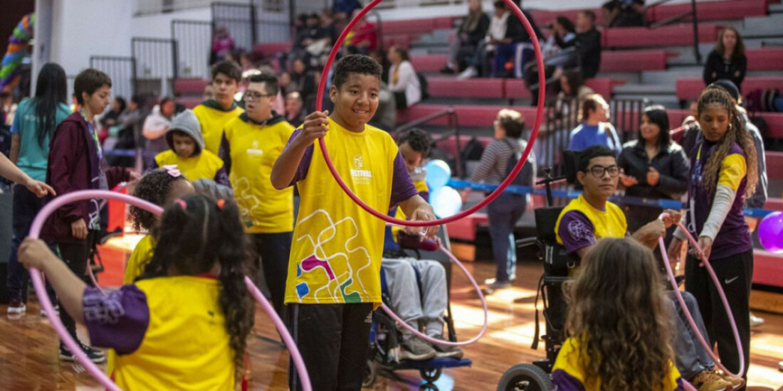 Festival leva esportes paralímpicos a crianças com e sem deficiência