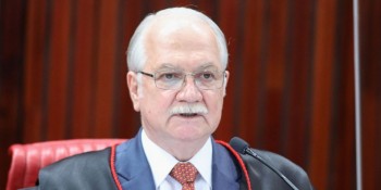 Ministro Edson Fachin participa de última sessão no comando do TSE