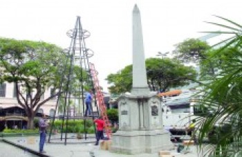 Centro de Mogi já está com os enfeites natalinos instalados
