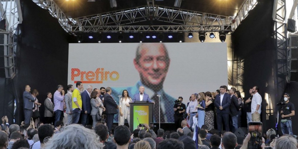 Ciro Gomes registra candidatura à presidência no TSE