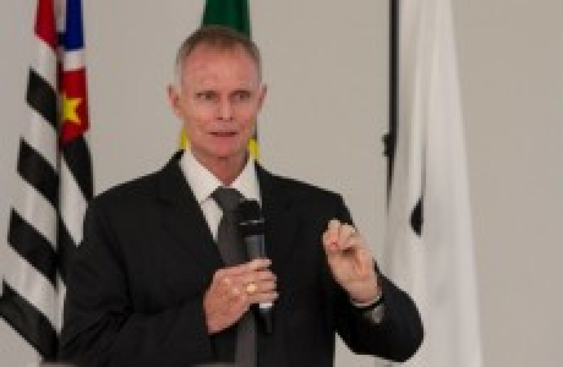 Secretário de estadual Educação pede demissão