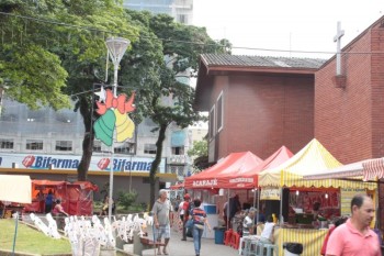 Chegada do Papai Noel dá início à eventos de natal