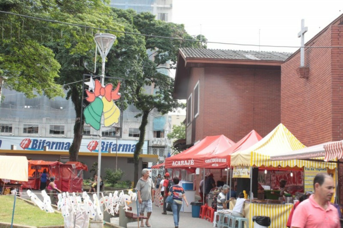 Chegada do Papai Noel dá início à eventos de natal