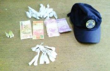 GCM acha drogas com rapaz em banheiro