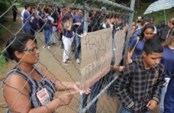 Estudantes farão assembleia neste domingo para discutir ocupação de escolas