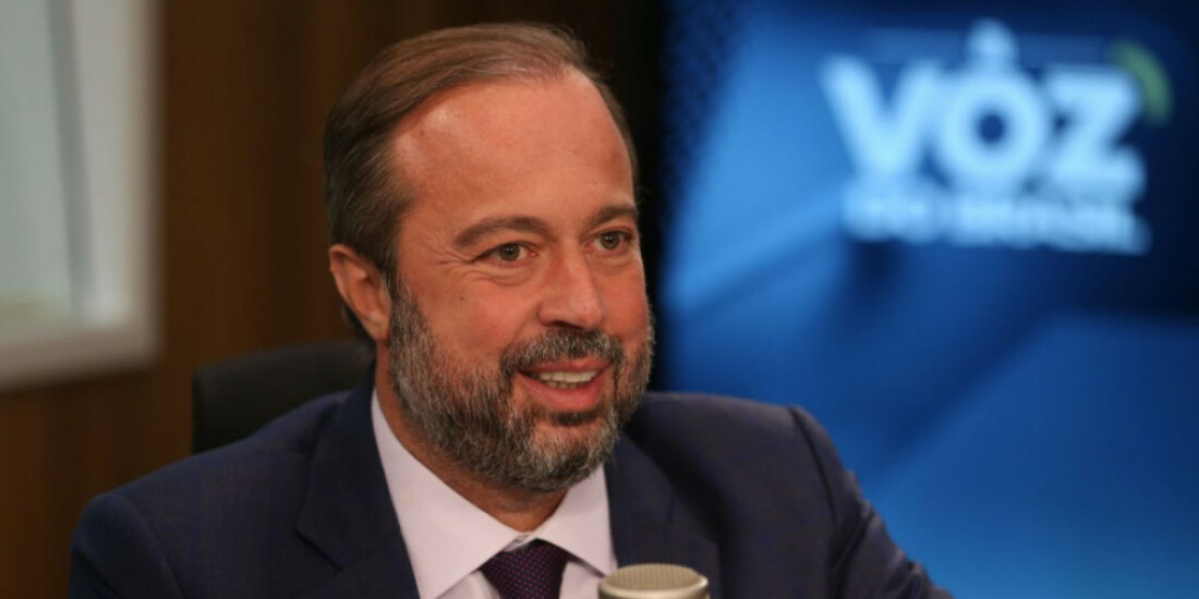 Postos serão fiscalizados para garantir queda nos preços, diz ministro