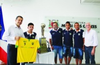 Prefeito Bertaiolli recebe campeões da Copa América