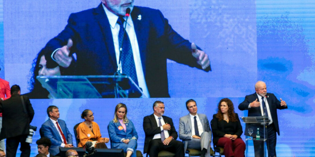 Lula descarta mudanças e diz que ministra Nísia fica na Saúde