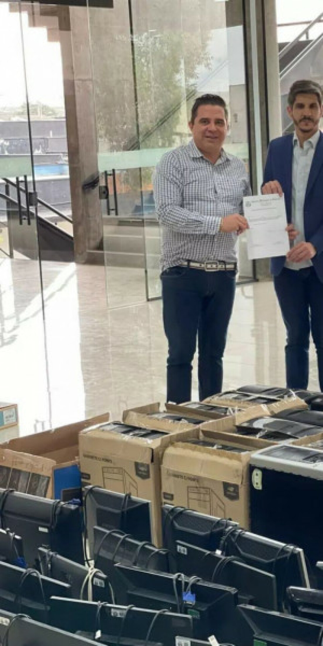 Prefeitura recebe doação de mais de 50 computadores