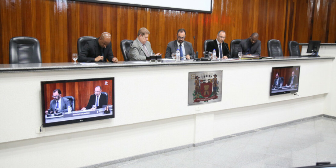 Câmara recebe ferroviários e vota moção contra concessão